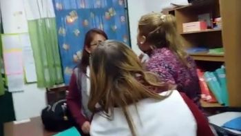 La agresión de una mamá a una maestra La agresión de una mamá a una maestra