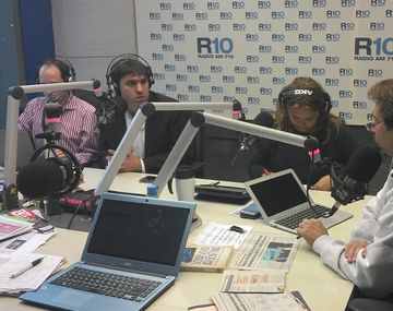 Facebook Radio 10
