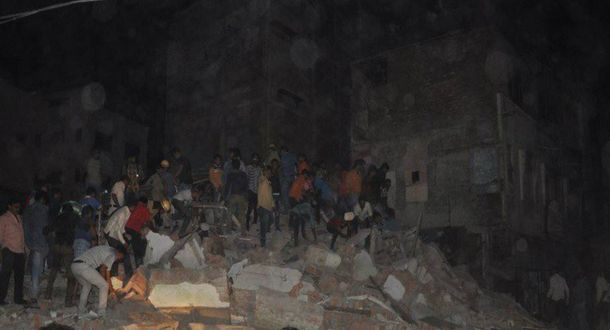 Colapsó el edificio y al menos 24 personas quedaron atrapadas bajo los escombros