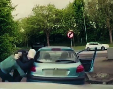 La brutal lección que le dio un luchador de MMA a dos hombres