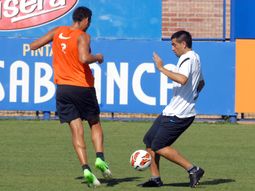 riquelme se entreno con los titulares y acelera el regreso riquelme se entreno con los titulares y acelera el regreso