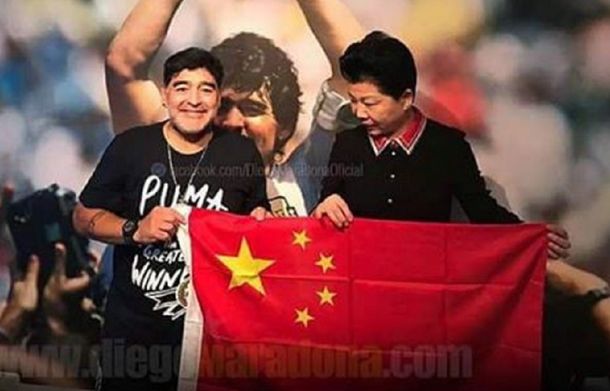 El astro posa con la bandera china en su nueva aventura