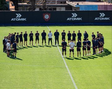 Video: el plantel de San Lorenzo se acercó a La Bombonera para despedir a Russo