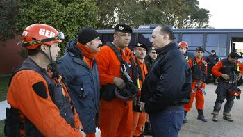 berni recibio a los rescatistas: la mision ha sido cumplida berni recibio a los rescatistas: la mision ha sido cumplida