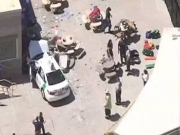 Un taxi embistió a una multitud en el aeropuerto de Boston: hay 10 heridos