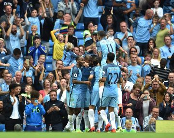 Con varios argentinos