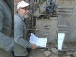 se canso del tarifazo y se encadeno al medidor: es para evitar que nos roben se canso del tarifazo y se encadeno al medidor: es para evitar que nos roben