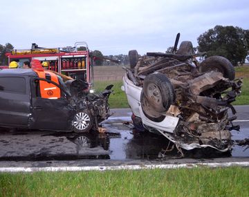 Al menos seis muertos por un choque en Rojas