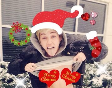 Miley Cyrus sigue adelante con sus festejos navideños