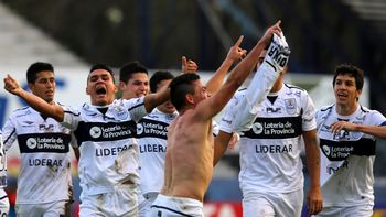 arde el bosque: gimnasia logro una remontada epica y se ilusiona arde el bosque: gimnasia logro una remontada epica y se ilusiona