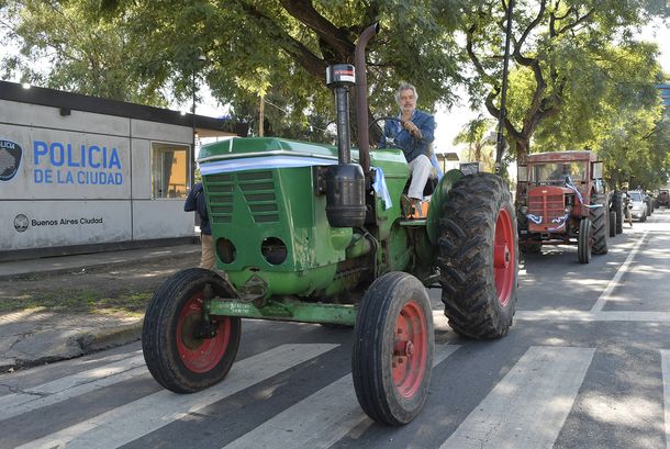Tractorazo multiple choice: el viral del canal atribuido a Macri