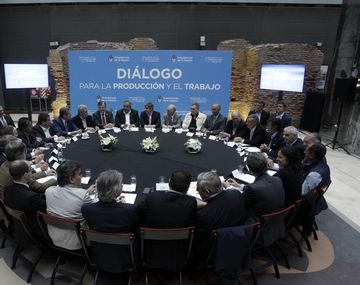 Arrancó la mesa del diálogo tripartito