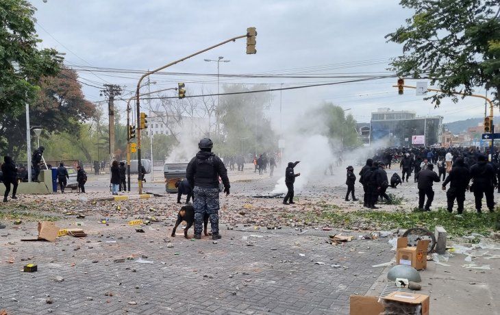 Buscan desesperadamente a manifestantes desaparecidos