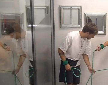 Las dificultades de Thiago para ir al baño por la prueba semanal: No puedo cag... así