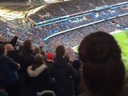 Con una canción, los hinchas del Middlesbrough se burlaron del Manchester City en el Etihad Stadium. Con una canción, los hinchas del Middlesbrough se burlaron del Manchester City en el Etihad Stadium.