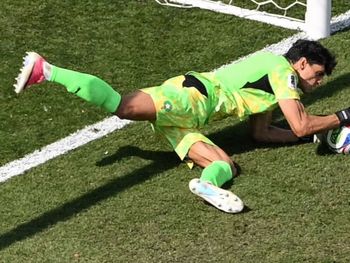 Francia y Marruecos están 0 a 0: Bono le atajó un penal a Mbappé