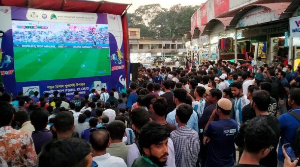 Un fanático de la Selección murió de un infarto en Bangladesh mientras veía el partido ante Arabia Saudita