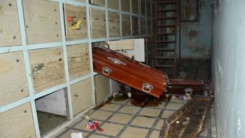 Profanaron el cementario de Santa Rosa - Crédito: elintransigente.com Profanaron el cementario de Santa Rosa - Crédito: elintransigente.com