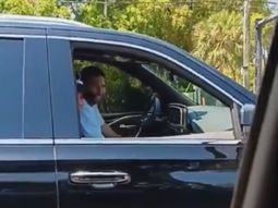 Insólito: se cruzaron con Messi en el auto y hablaron sobre un torneo juvenil