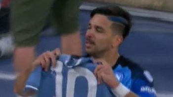 Espectacular golazo de Gio Simeone en Napoli, con homenaje a Diego en el festejo