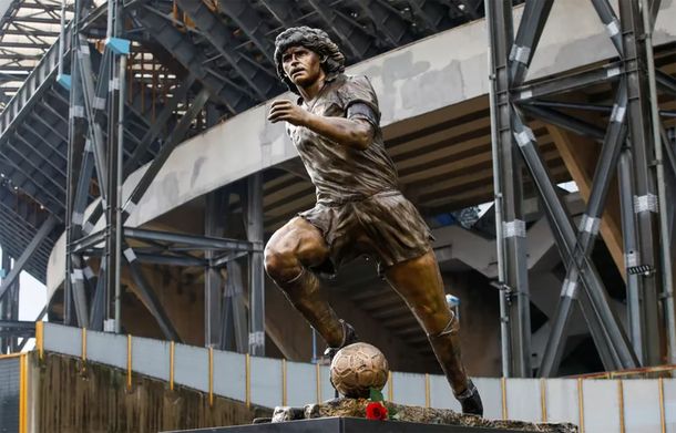 Removieron la estatua de Maradona en Napoli: la insólita explicación