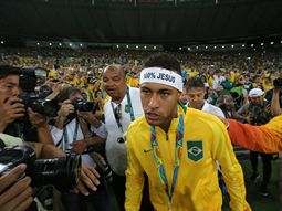 polemica: ¿neymar rompio los codigos olimpicos en el festejo del titulo? polemica: ¿neymar rompio los codigos olimpicos en el festejo del titulo?