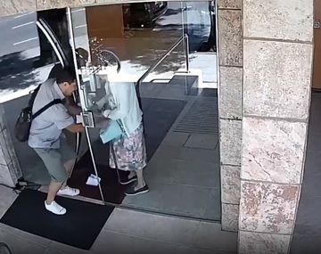 Falso cartero engañó a una jubilada y la empujó para robarle la cartera