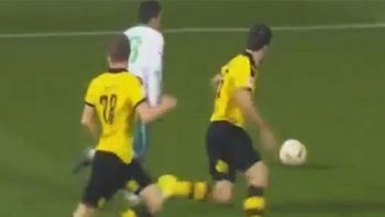 increible: a un jugador griego le hicieron tres canos en la misma jugada increible: a un jugador griego le hicieron tres canos en la misma jugada