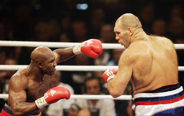 Holyfield por Oscar de la Hoya para pelear contra al brasileño Belfort