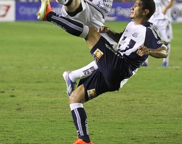 Estudiantes (BA) eliminó a Talleres y es semifinalista