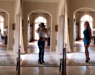 Britney Spears, desfilando en su mansión