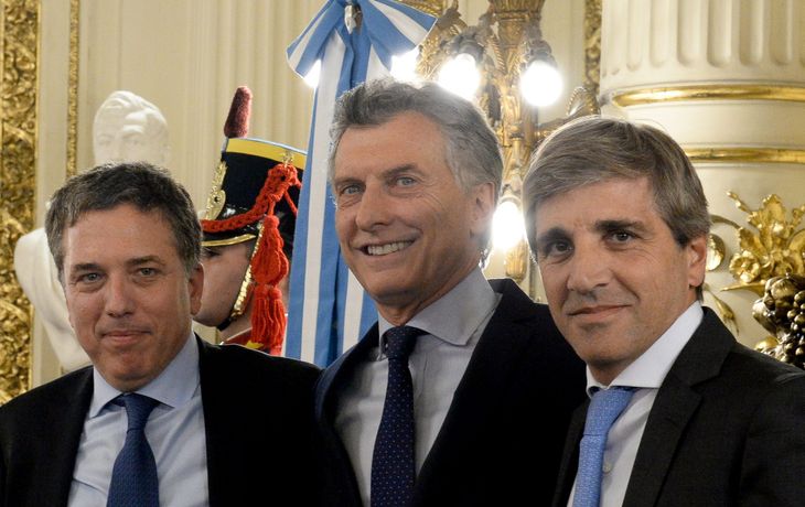 Nicolás Dujovne, Mauricio Macri y Luis Caputo