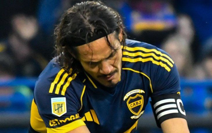 Silbidos: Cavani volvió a ser titular y así lo despidió la hinchada de Boca al ser reemplazado