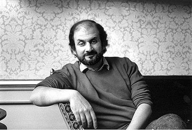 Condenan el nombramiento de Salman Rushdie como Sir británico