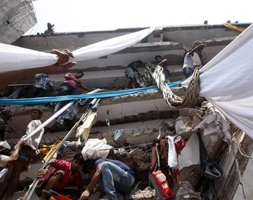 Un derrumbe en Bangladesh causó al menos 170 muertos