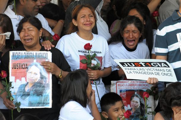 Homenaje a las víctimas de la tragedia de Once en Plaza de Mayo