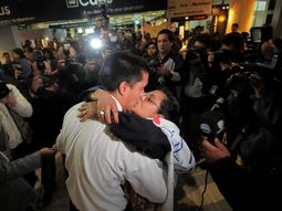 llegaron a argentina los 281 marinos de la fragata libertad llegaron a argentina los 281 marinos de la fragata libertad