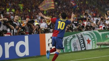 El festejo de Messi tras un gran cabezazo El festejo de Messi tras un gran cabezazo