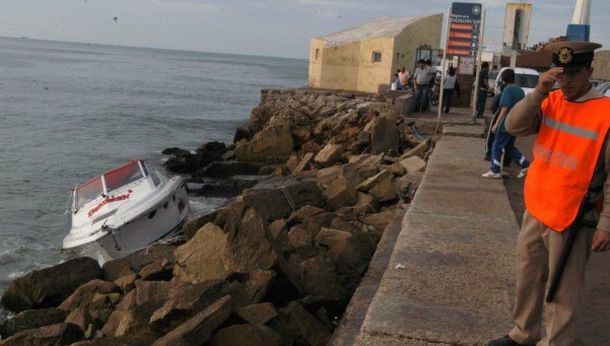Murió golpeado por una ola cuando iba a tirar las cenizas de su mujer al mar
