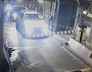 Video del prefecto en el peaje de la Illia