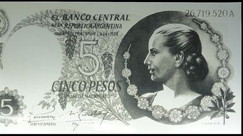 El billete de 5 pesos argentinos con el rostro de Eva Perón y que nunca vio la luz. El billete de 5 pesos argentinos con el rostro de Eva Perón y que nunca vio la luz.