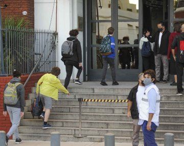 El plan de la Ciudad para los alumnos de secundaria que deben materias: tendrán un segundo boletín
