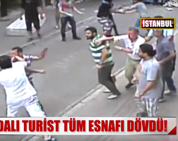 Batalla campal entre boxeador y una multitud