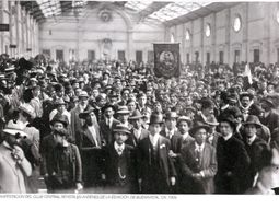 Se celebra la primera gran manifestación reyista en 1909. Se celebra la primera gran manifestación reyista en 1909.