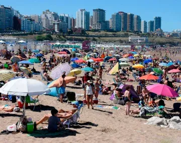 Prohíben fumar en balnearios de Mar del Plata: cuándo se aplican las multas