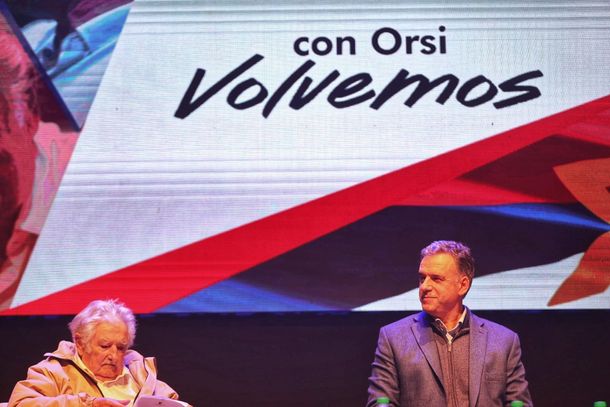Yamandú Orsi cerró su campaña junto al expresidente José Mujica.