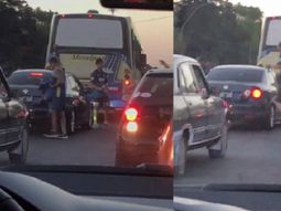 video: hinchas de boca le rompieron un auto a fanaticos de river video: hinchas de boca le rompieron un auto a fanaticos de river