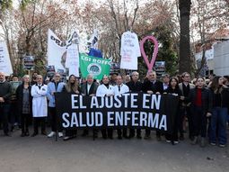 Se realizó un masivo abrazo simbólico en defensa del Instituto Roffo