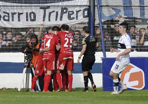 Arde el Bosque: Gimnasia logró una remontada épica y se ilusiona