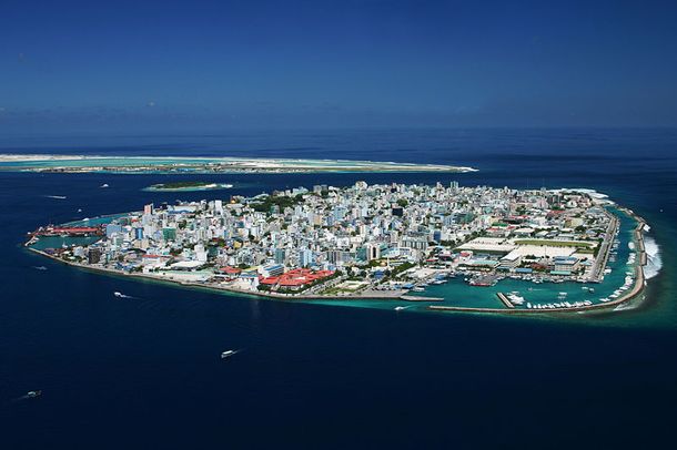 Habitantes de las islas Maldivas aseguran haber visto un avión volando bajo